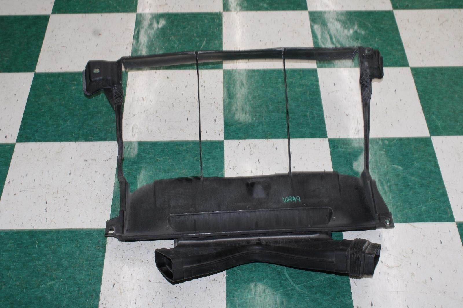 14-24 GHIBLI 3.0L Front Radiator Air Guide Baffle Support Deflector Shroud OEM