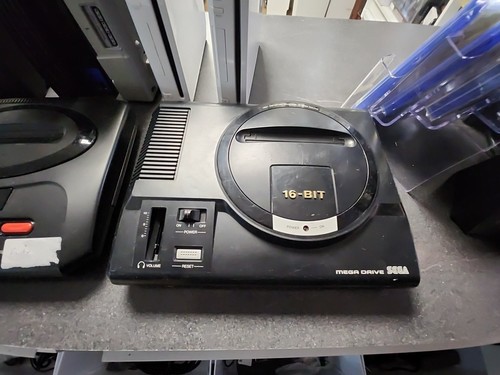 Joblot Of 9 Faulty Consoles Various Faults - Bild 2 von 10