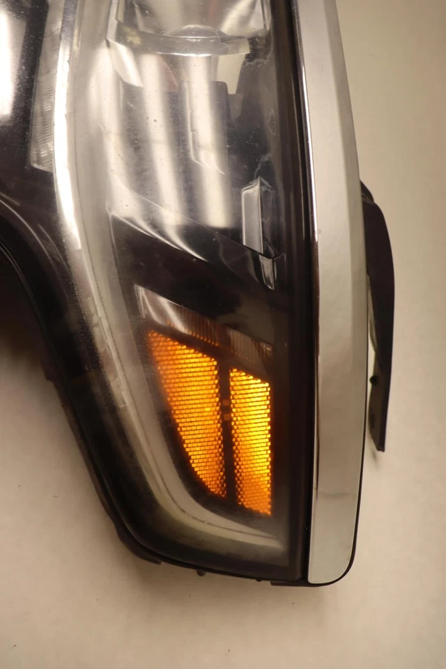 FARO DELANTERO IZQUIERDO DEL LADO DEL CONDUCTOR CHEVY/GMC SUBURBAN 2015-2016 OEM Foto 4 de 4