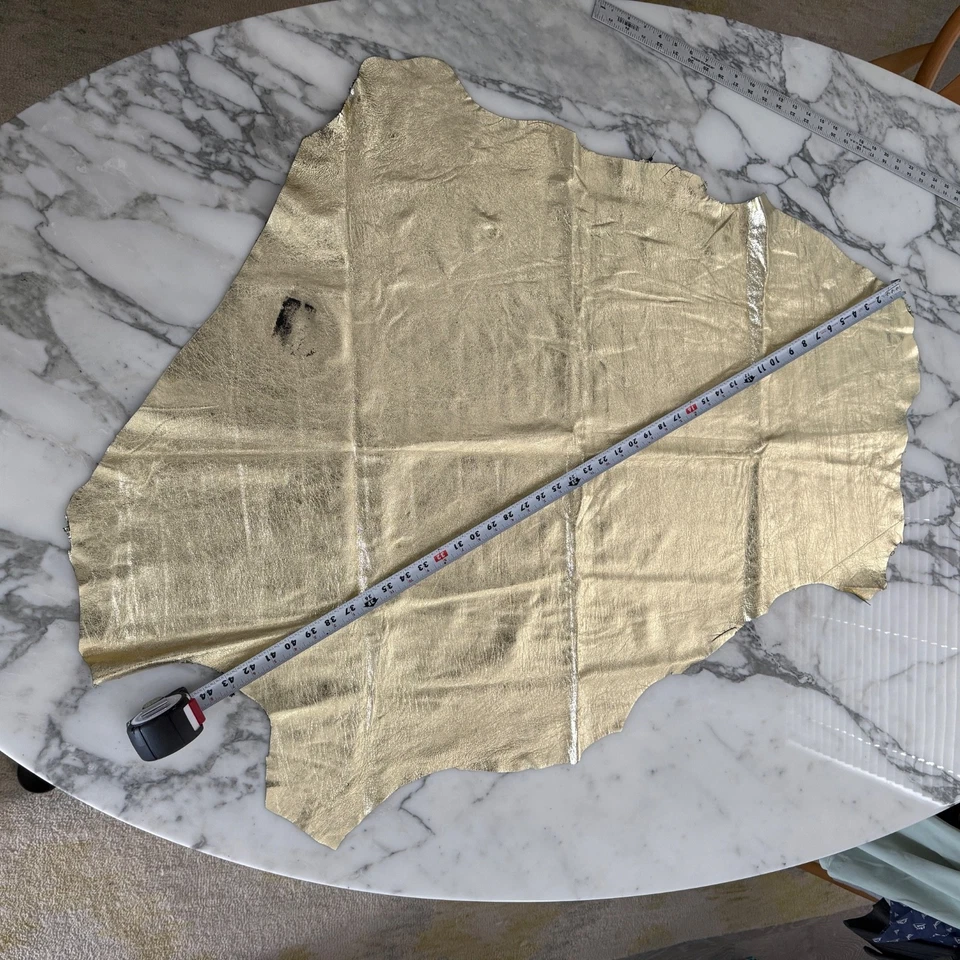 Shiny Gold Leather high quality leather pelt, made in Italy - Image 4 of 4