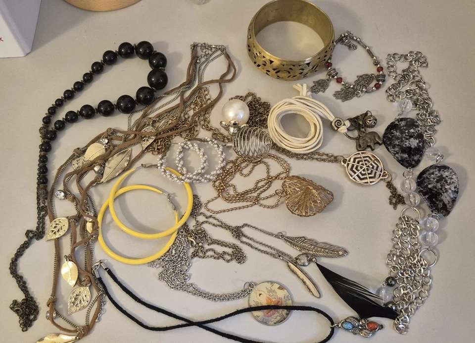 Modeschmuck Konvolut Vintage Holz Armreifen Ohrringe Broschen Anstecker Kette - Bild 4 von 4