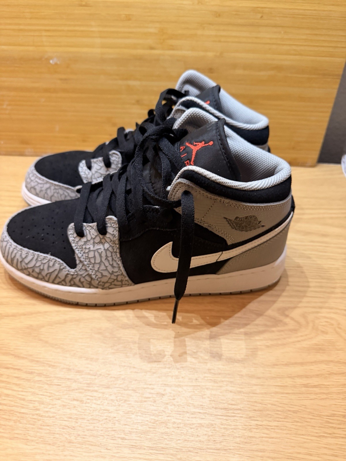 Nike Air Jordan 1 Mid SE GS Elephant Toe Black Red Grey 6.5Y Women’s 8