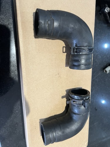 Range Rover 4.4sdv8 Termostato superiore tubi refrigeranti - Foto 2 di 3
