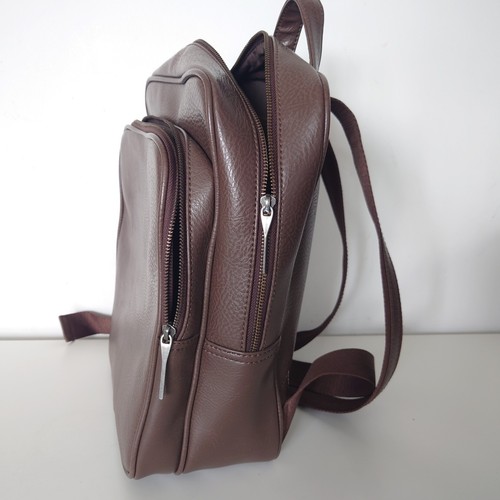 Matt & Nat Maroon Vegan Leather 2 Zipper Backpack Pockets Brown - Foto 10 di 10