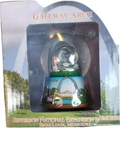 St. Louis, Missouri Old Courthouse-Gateway Arch Snow Globe