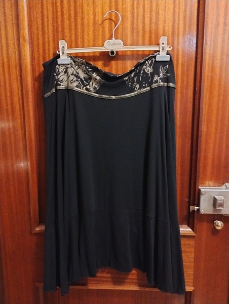 Falda negra con cintura estampada para mujer de Division 4