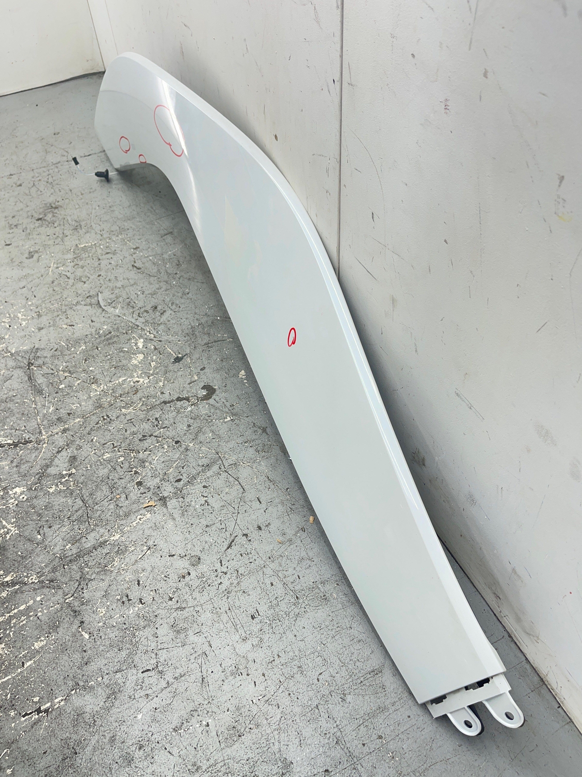 2014-2019 BMW I8 OEM REAR LEFT RETAINING RAIL MOLDING PANEL 51447336415