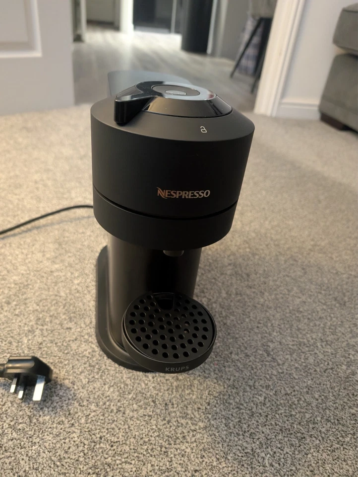 Nespresso Vertuo Next GCV1 Coffee Machine Black Capsule Pod Maker + Manual, photo 1 of 5