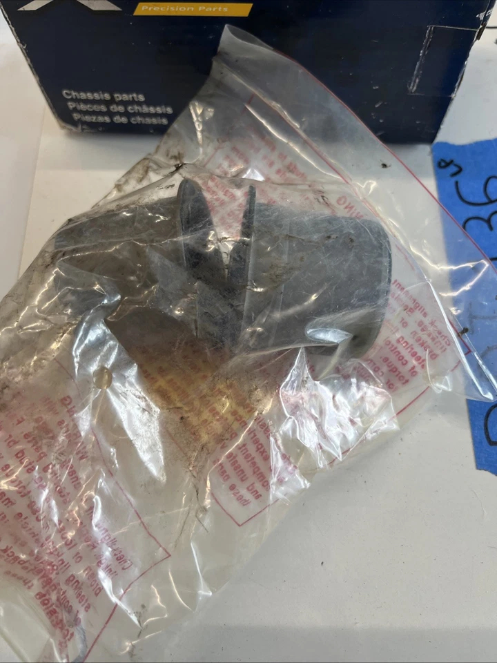 Kit de buje de brazo de control superior XCP BB3184 para camioneta Chevy GMC SUV 2x2 tracción trasera Foto 3 de 4