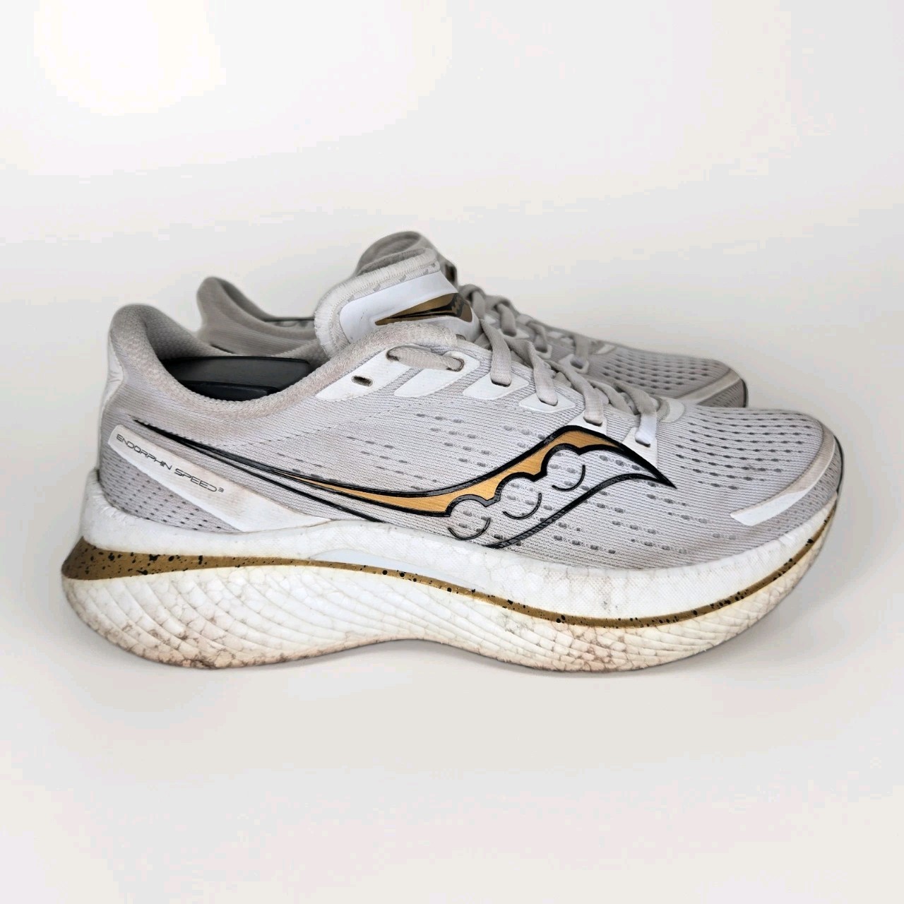 Saucony Endorphin Speed 3 Womens Size 8.5 White Gold Athletic Shoes Sneakers