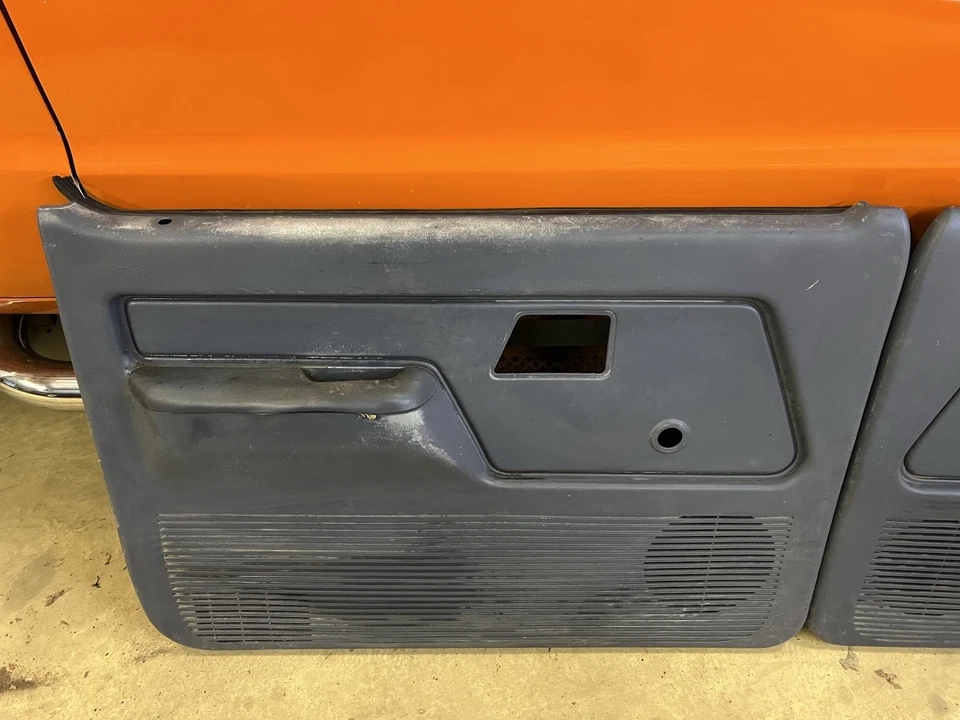 1989-1992 FORD BRONCO II/RANGER MANUAL DOOR PANELS BOTH L/R GRAY BASE MODEL OEM - Image 3 of 4