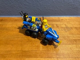 Lego - Classic Space - 1557 1558-Mobile Command Center & Strata Scooter Complete