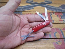 Victorinox Classic Swiss Army Knife 58mm Red