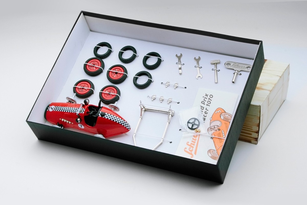 Schuco | CLOCK MECHANISM GIFT SET | Ferrari Grand Prix Racer