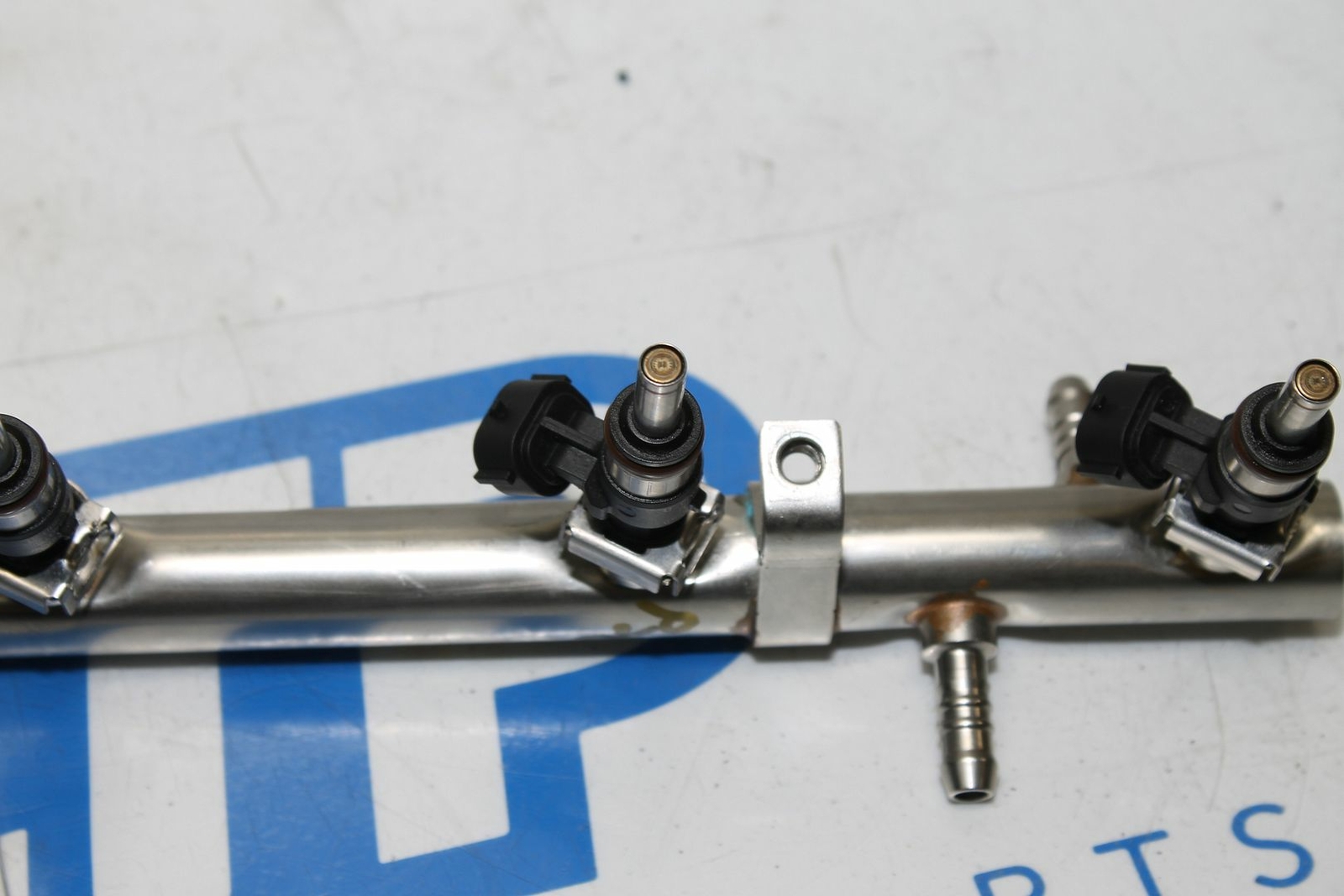 2019 LAMBORGHINI HURACAN RH PASSENGER SIDE FUEL RAIL W/ INJECTORS DAMAGED 15 16 