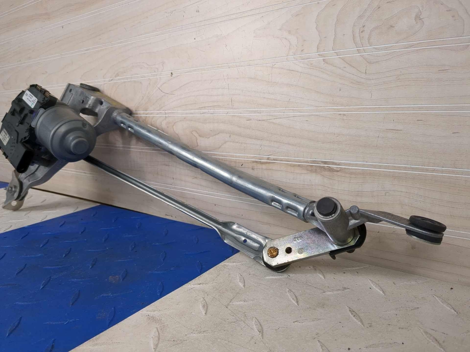 2017-2023 Audi R8 - OEM Right Front Wiper Motor & Linkage Assembly 4S1955119E