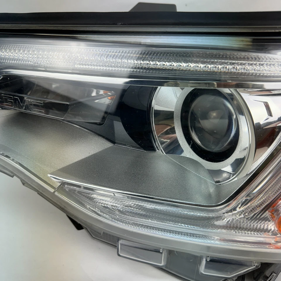 Lámpara halógena para conductor izquierdo OEM GM 2017 2018 2019 GMC Acadia SLT 84075081 Foto 4 de 4