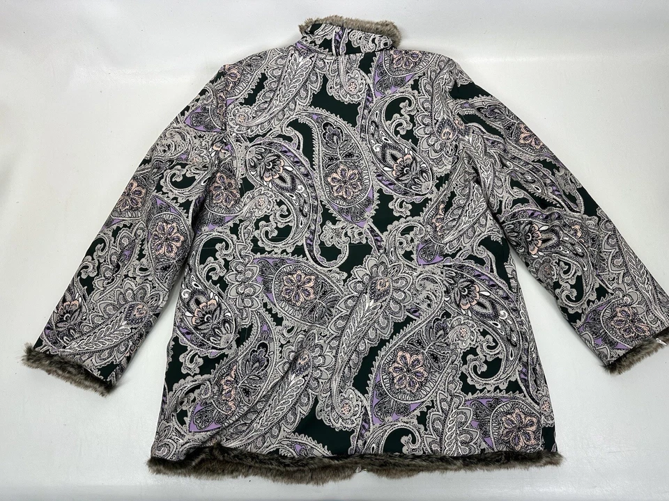 Abrigo Chicos Talla 3 Forrado de Piel Sintética Estampado Geométrico Verde Reversible Foto 2 de 4