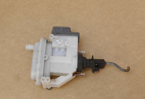 VW Passat 35i Face.  ZV Steller Stellventil Zentralverriegelung Tür 3A0862153B