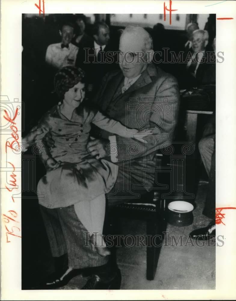 1932 Press Photo J.P. Morgan Jr. with little person Lya Graf
