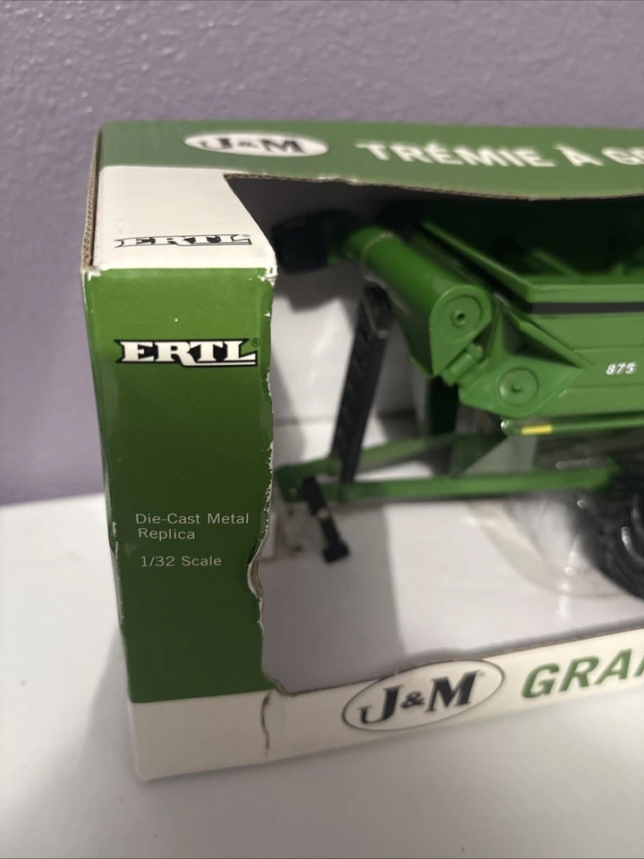New ERTL J&M Manufacturing 875 Grain Cart #45178 Green Diecast Metal 1/32 Scale - Image 2 of 4