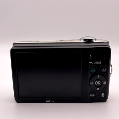 Nikon Coolpix L22 12.0MP Digital Camera Silver – Does Not Turn On