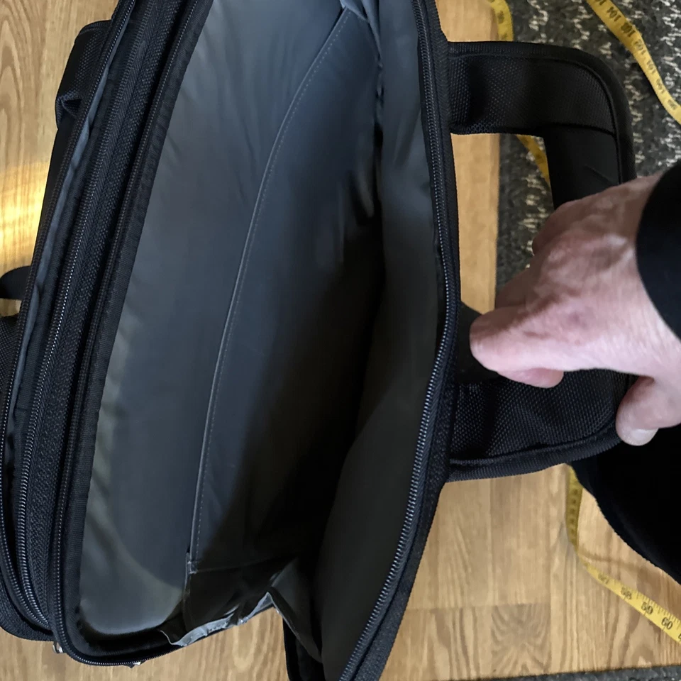 Dell Computer Messenger Bag Fits 17 Inch Laptop Padded Strap Pockets  - Image 4 of 4