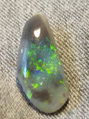 Schwarz Opal 1,2  Karat  13 x 5,5 x 3  mm Lightning-Ridge Nr 5 - Bild 1 von 7