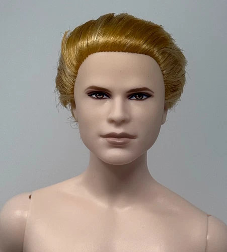 Twilight Breaking Dawn Dr Carlisle Cullen NUDE Vampire Pale Model Muse Ken Doll