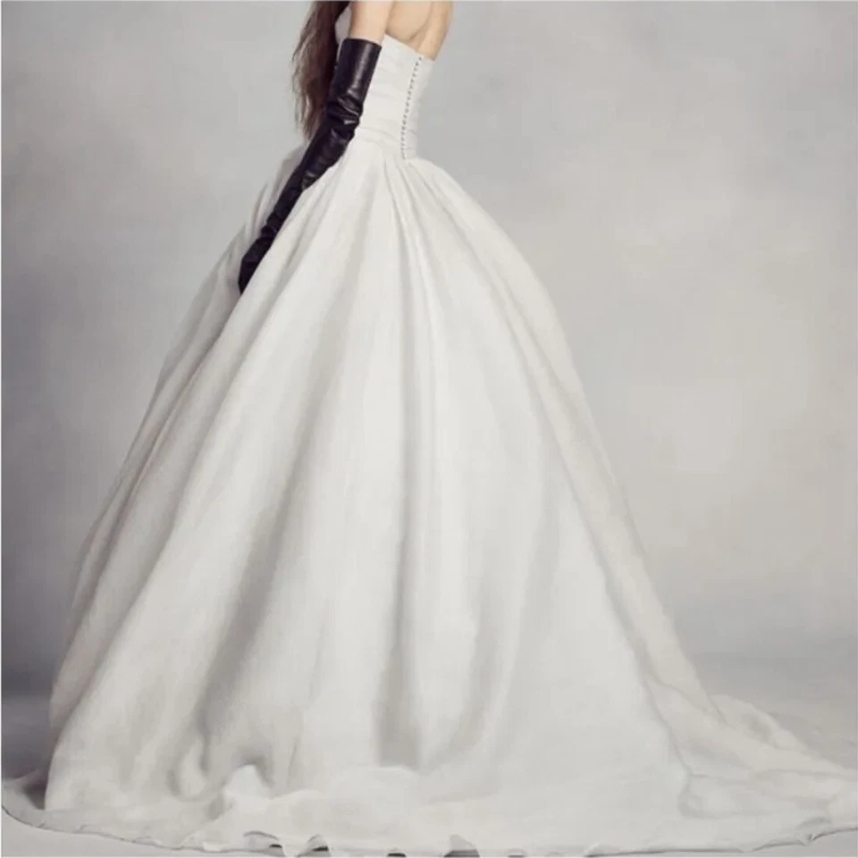 White by Vera Wang Textured Organza Strapless Wedding Dress, Size 6 (Free Bag) - Image 2 of 4