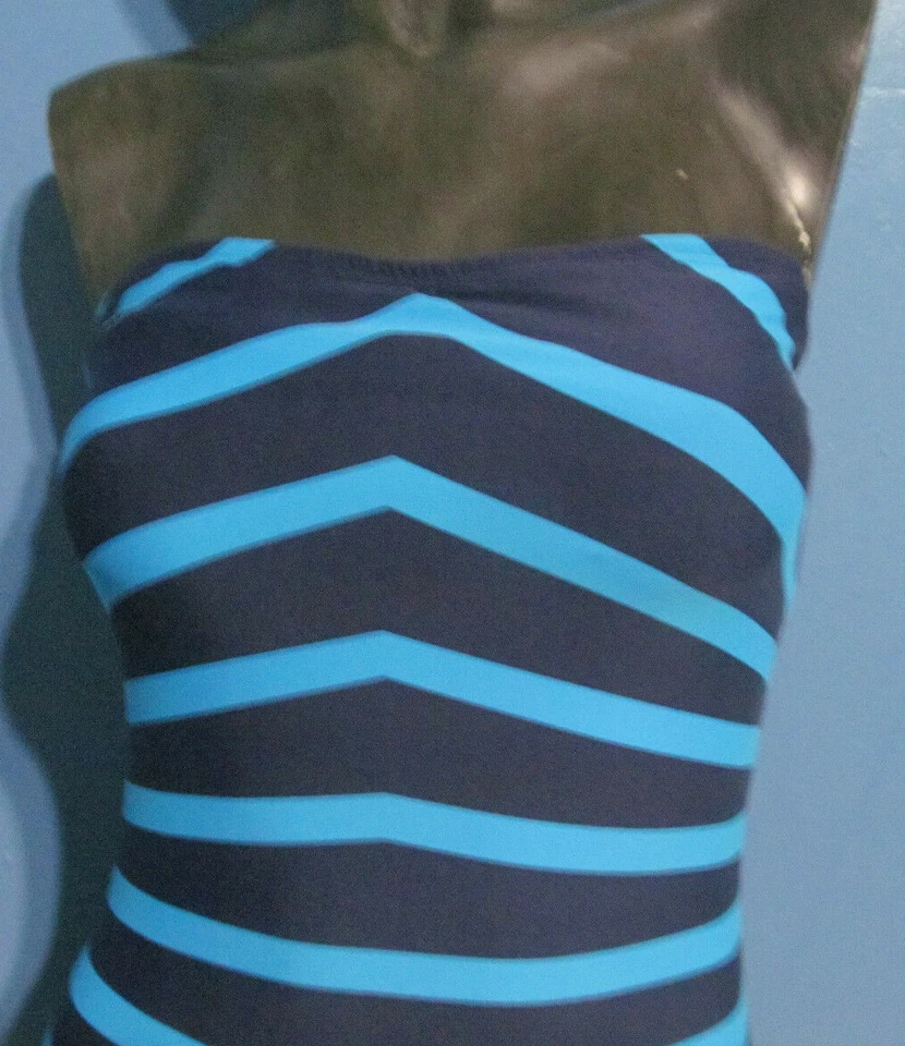 Traje de baño DKNY de una pieza sin tirantes *US 8 Foto 4 de 4