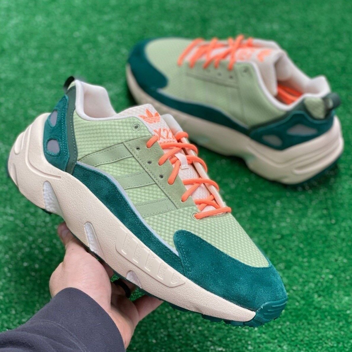 adidas Originals Mens ZX 22 Boost Tint Core Green Shoes adidas Originals Mens ZX 22 Boost Tint Core Green Shoes