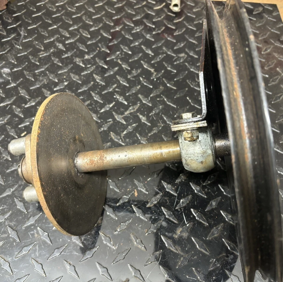 Placa de fricción soplador de nieve Toro 38080 824 con eje de polea 20-1550, 22-793 [76] Foto 3 de 4