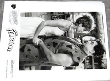 THE FLINTSTONES 1994 10X8 BRILLANTE FOTO DE LANZAMIENTO DE PELÍCULA JOHN GOODMAN & LIZ PERKING
