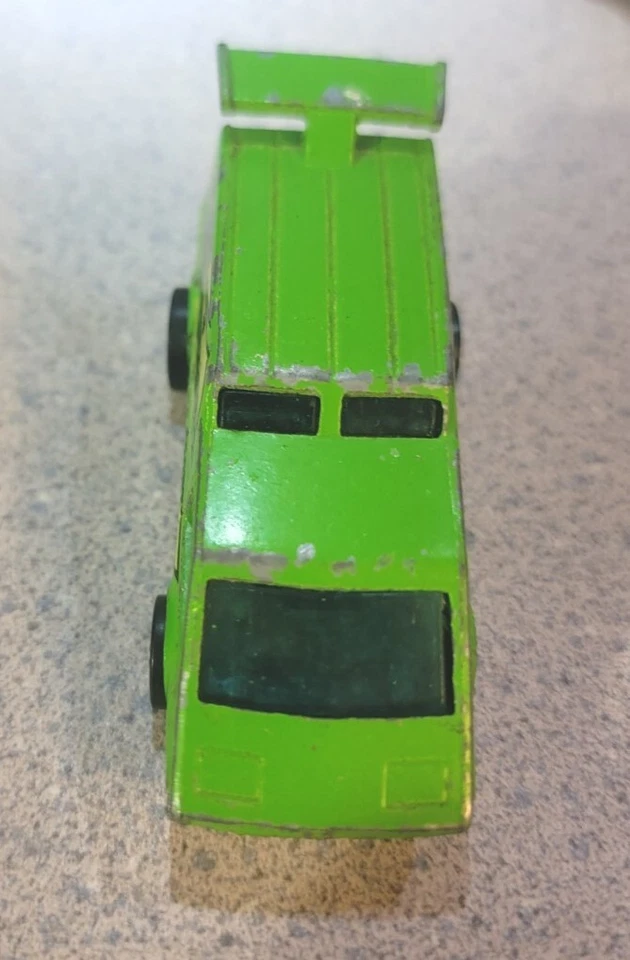 Furgonetas diecast años 70, 3-Hot Wheels paredes negras y 1-Matchbox súper rápidas Foto 4 de 4