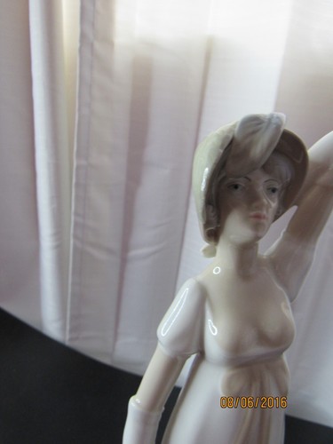 Levante Figurine - Picture 9 of 10