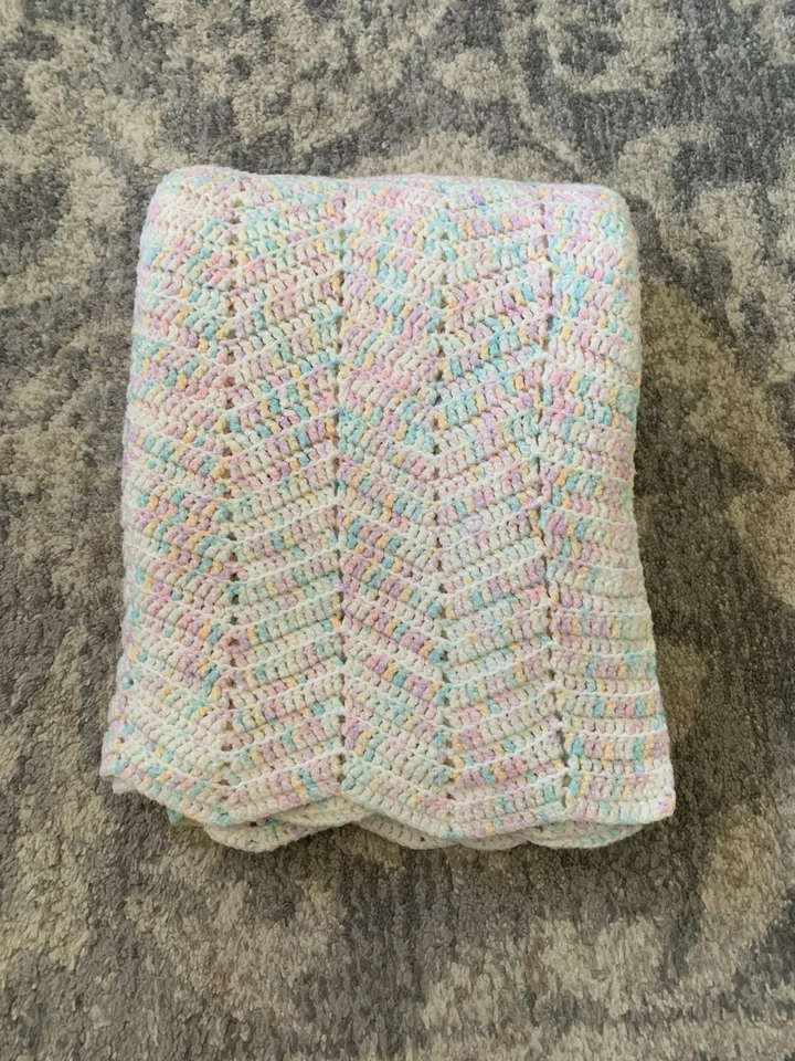 Acogedora manta bebé punto tamaño: 45"x45" hecha a mano colores claros Foto 2 de 3