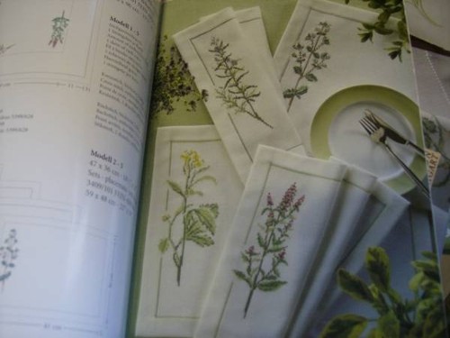 Zweigart Fein-Ariosa Cross Stitch Booklet #133 NEW Flowers Teddy Bears Vegetable - Picture 4 of 5