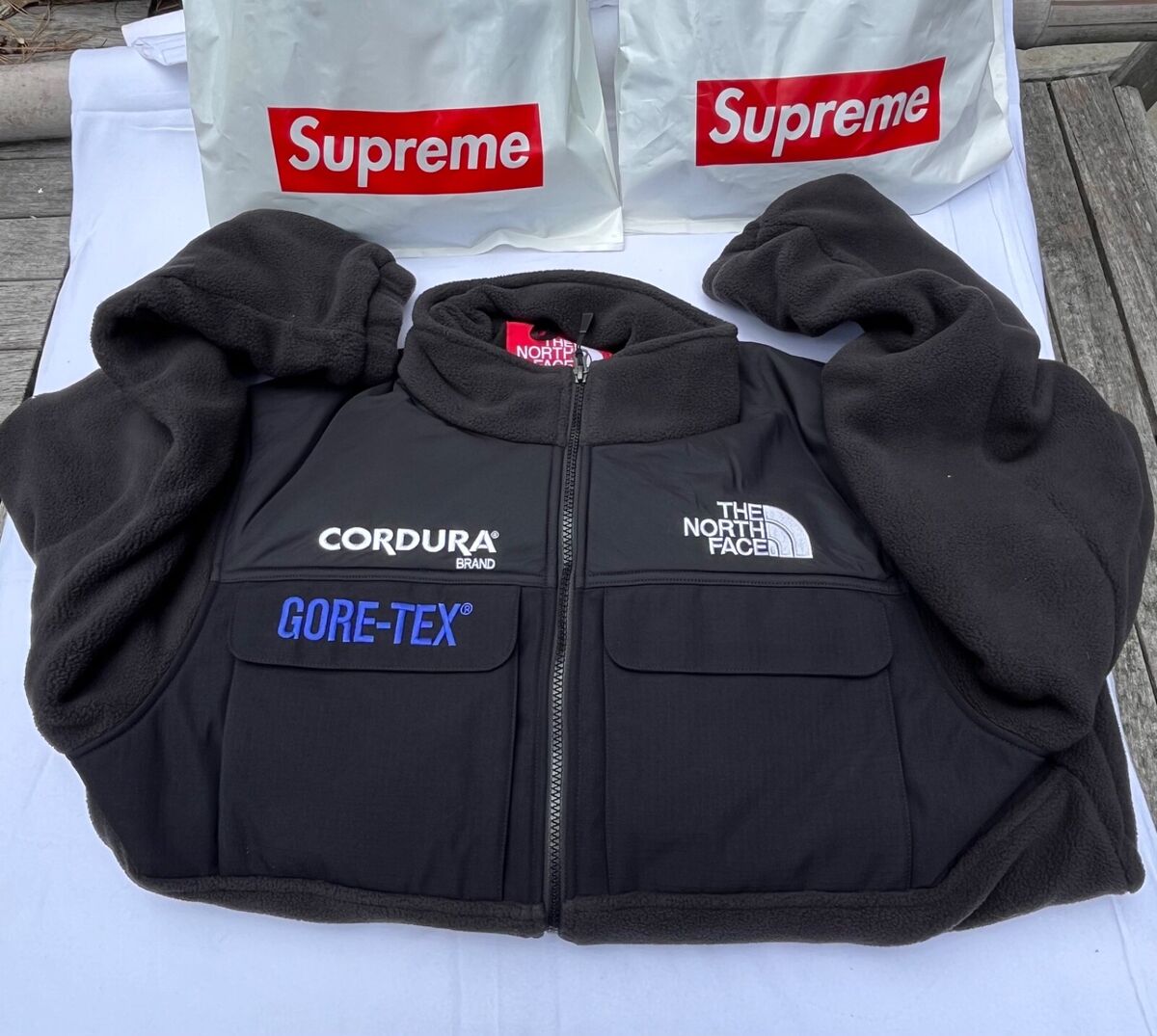 SUPREME x The North Face Expedition Fleece FW18 SIZE LARGE SUPREME x The North Face Expedition Fleece FW18 SIZE LARGE