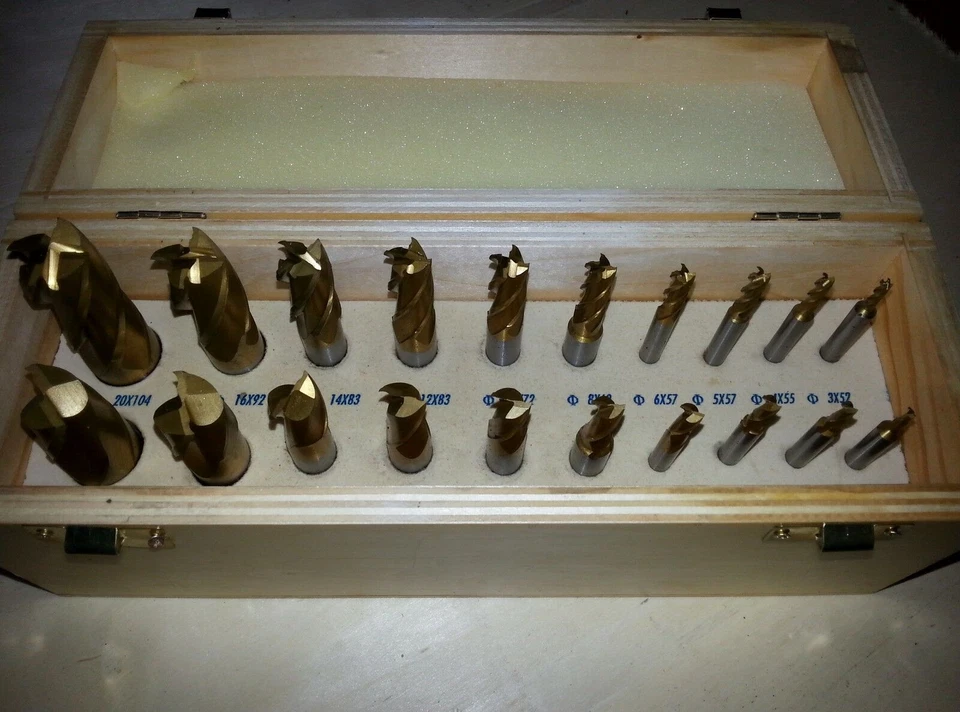 AMADEAL 20 piece 2 & 4 Flute End Mill Set TiN Coated - Metric