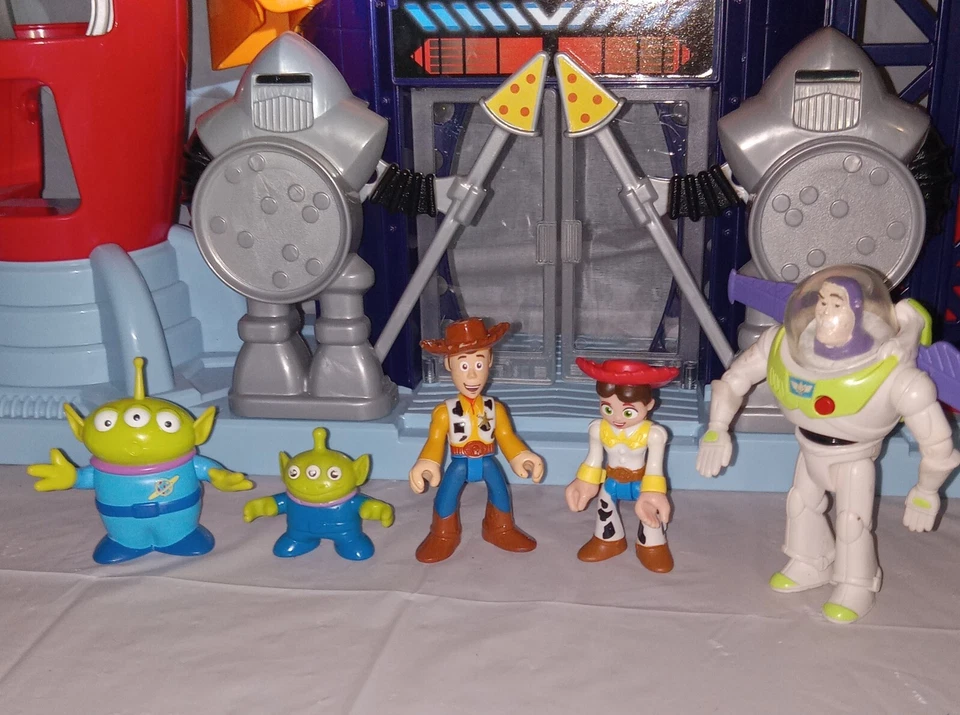 Disney Pixar Toy Story 4 Imaginext Pizza Planet Juego y Figuras Incluidas Foto 3 de 4