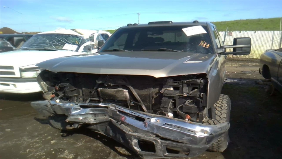 Used Engine Coolant Reservoir fits: 2003 Chevrolet Silverado 2500 pickup diesel - Image 4 of 4