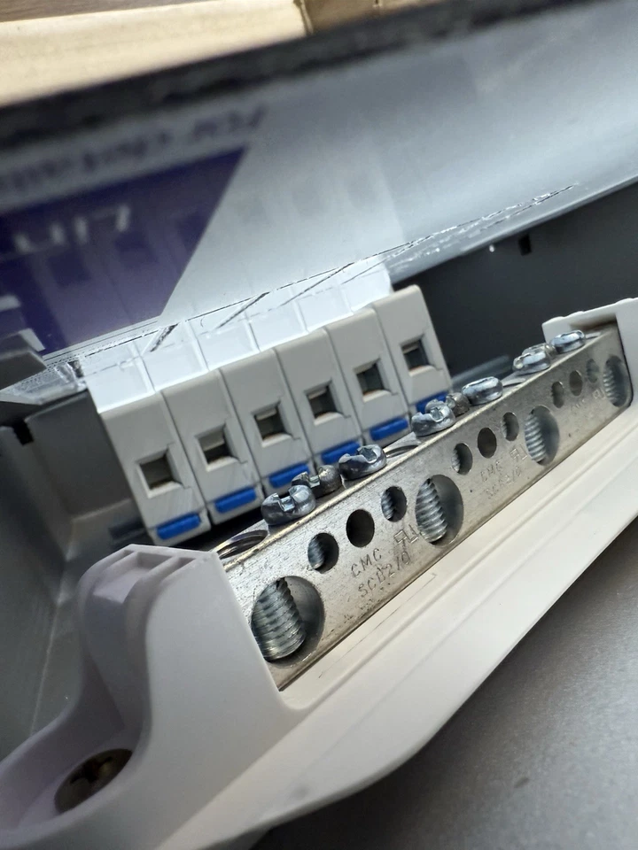 OutBack FLEXware FWPV-8 PV Combinador Caja Solar con Portafusibles Foto 4 de 4