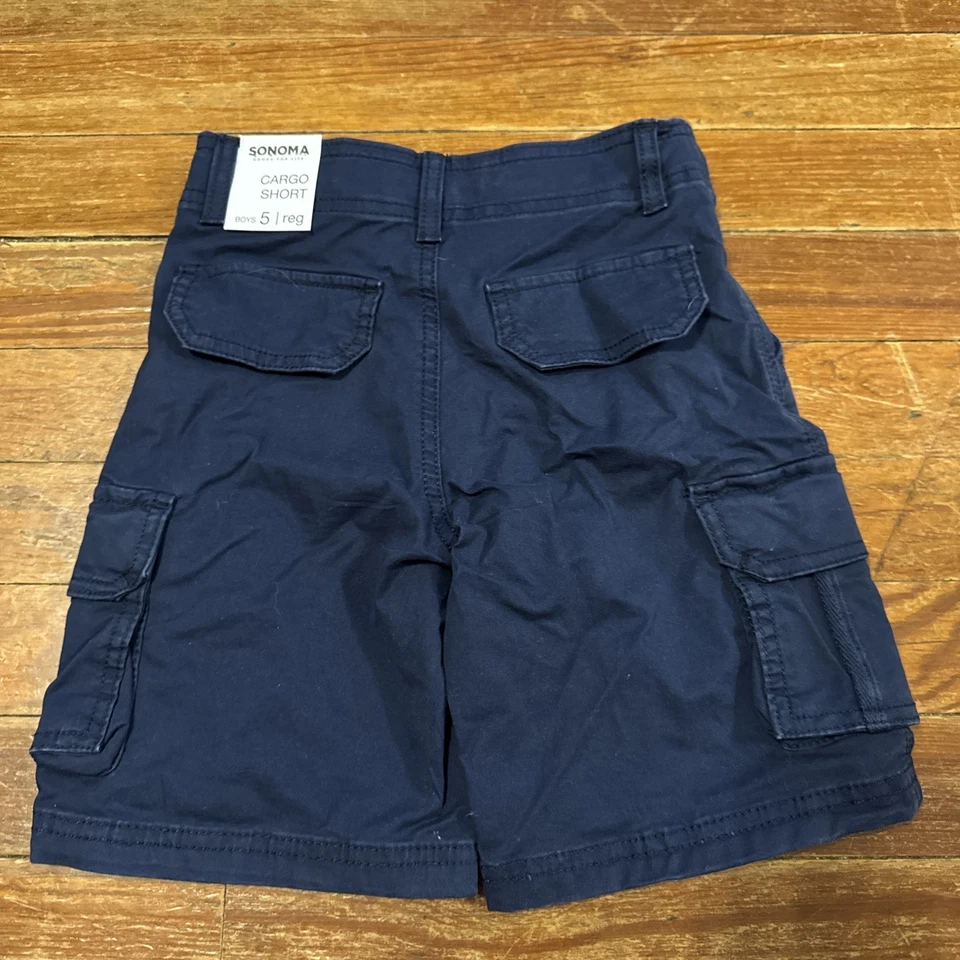 NUEVO CON ETIQUETAS 2- Pantalones cortos cargo Sonoma para niños talla 5 azul marino y gris Foto 3 de 4