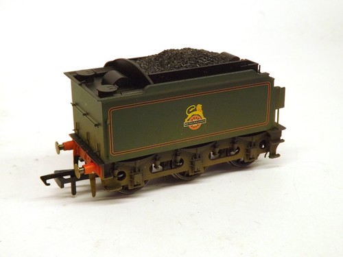 Hornby B17 Class Tender Only Green Weathered (OO) Unboxed Y203 - Picture 2 of 2