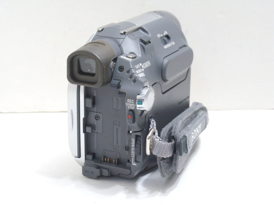 Sony DCR-HC32 Mini DV Camcorder Nightshot USB Streaming + Dock + Transfer Kit - Image 3 of 4