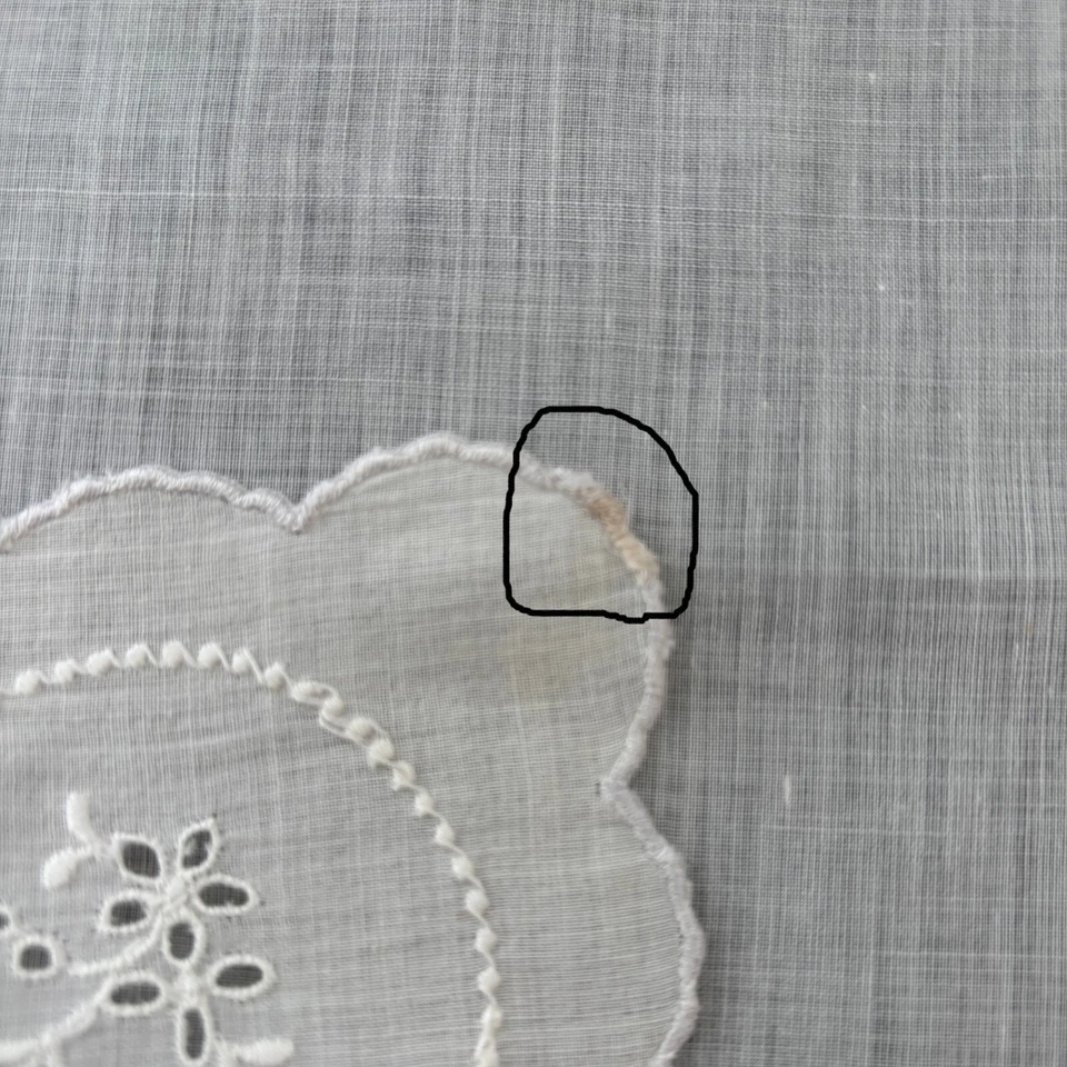 Pañuelo de boda con ojales blancos nupciales de colección núcleo abuela amor romance Foto 2 de 4