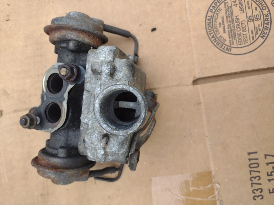 1994 Toyota Land Cruiser FZJ80 Exhaust Recirculating Vacuum Actuator Assembly  - Image 2 of 4