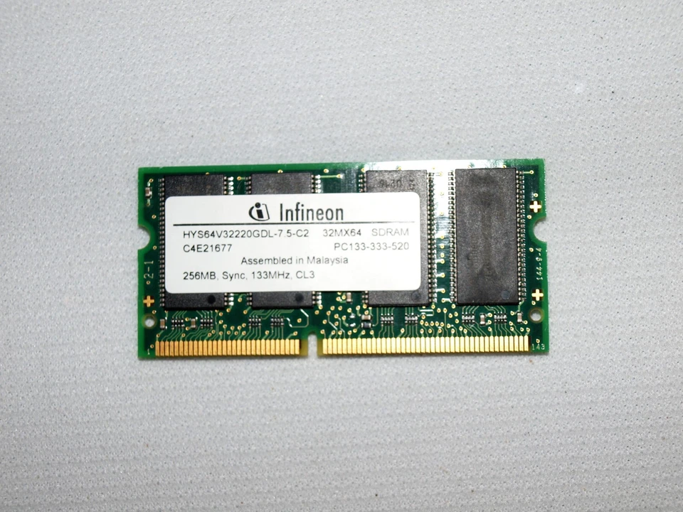 Infineon HYS64D32020GDL-7-B 32MX64 SDRAM 3x256MB DDR-133 PC-2100 RAM Kit 768MB - Image 2 of 2