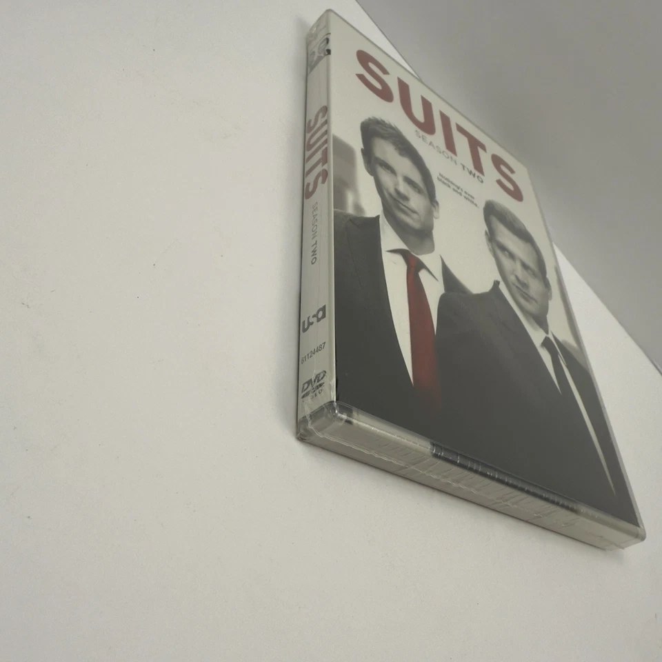 UNIVERSAL Suits Season Two DVD 4 Disc Set NEW Sealed TV Legal Drama - Image 3 of 4